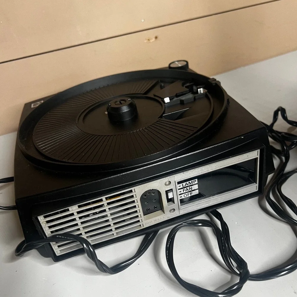 Kodak Carousel 760H Auto-Focus Slide Projector with Ektanar C Zoom Lens & Slides
